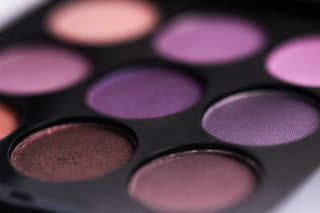 What are the different types of eyeshadow finishes?