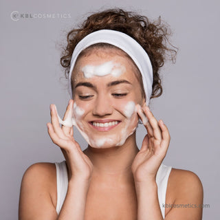 Who should use a hydrating face cleanser?