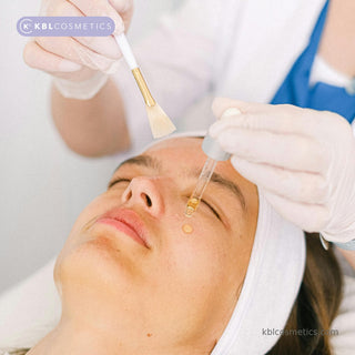 What ingredients should be included when formulating anti‑aging skincare products?